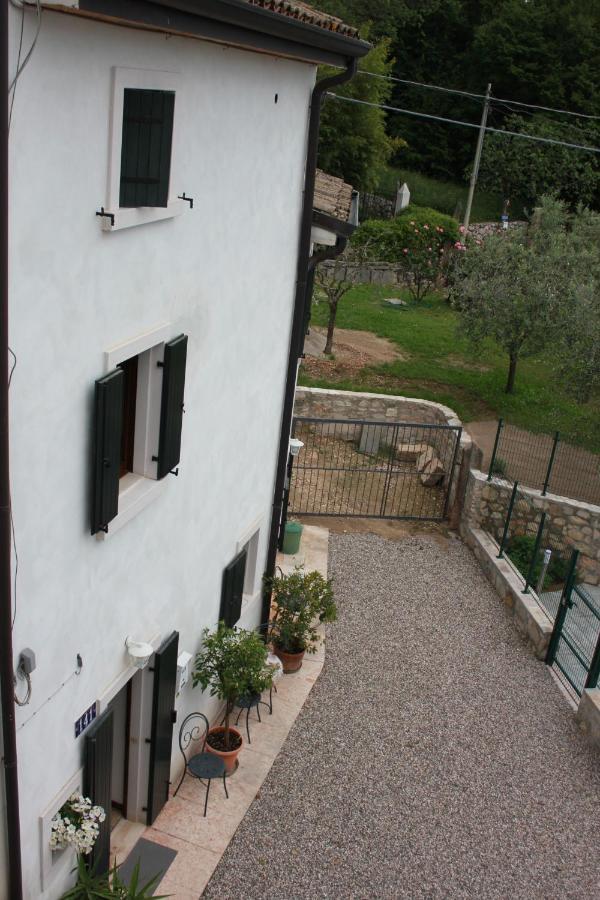 Casa Vacanze Corte Dei Dami Caprino Veronese Exterior photo